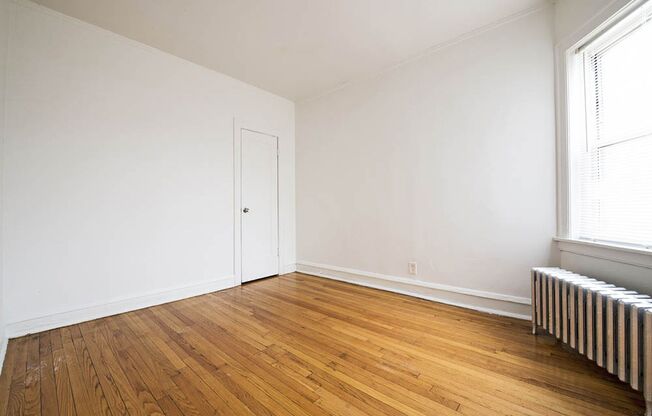 8253 S Ingleside
