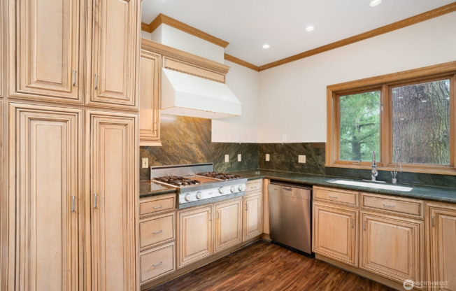 14520 FREEMONT AVE N