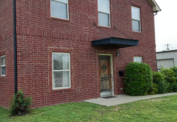 101 W Linn St OK