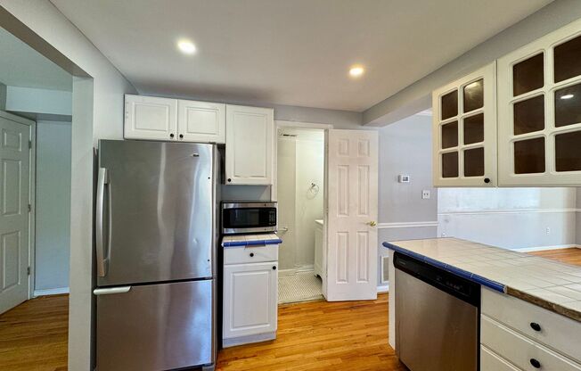 21 W MONTGOMERY ST