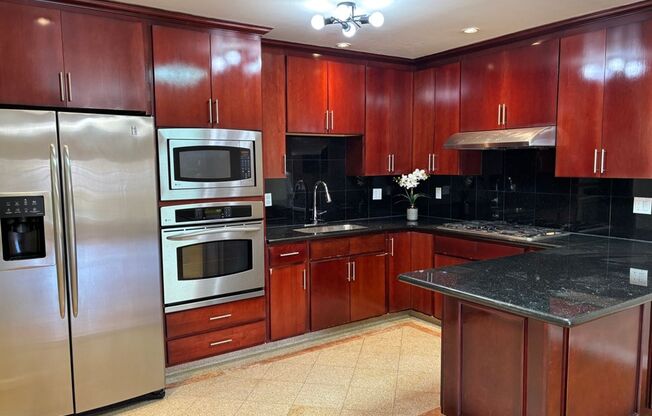 Bright & Spacious Single Family Home - Parkside