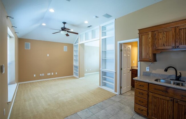 780 CRESTVIEW CT