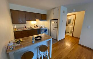 1 bed, 1 bath, $850, Unit 10