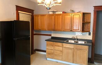 3 beds, 1 bath, 1,100 sqft, $1,620, Unit Unit 1