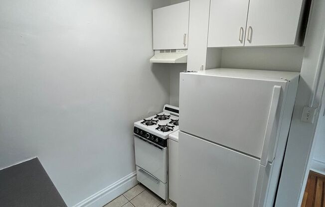 1 bed, 1 bath, 480 sqft, $1,800, Unit B07