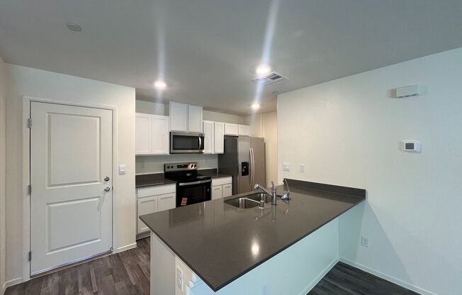*Home for the Holidays Move In Special!* Modern Living in a Brand New 3 Bed Townhome!