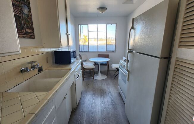 1 bed, 1 bath, 700 sqft, $2,195, Unit A