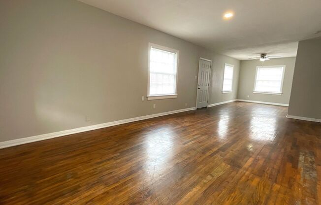 AMAZING LOCATION EAST OF DOWNTOWN HOUSTON - ASK ABOUT OUR NO DEPOSIT OPTION!