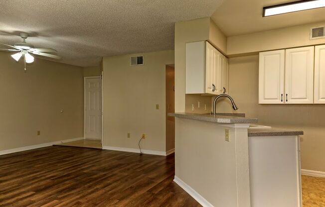 2 Bed / 2 Bath 1st Floor, Condo in Townes of Southgate