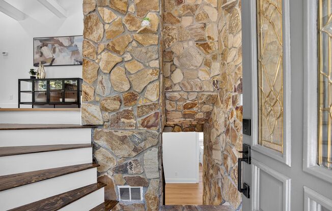 Beautifully renovated 4-bedroom, 3-bath home in Matthews