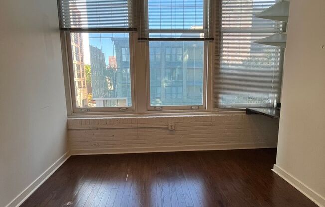 2 beds, 1 bath, $2,050, Unit #301