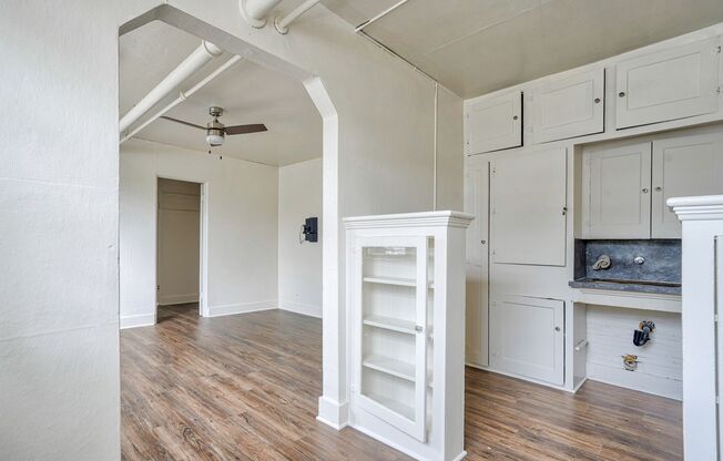 Studio, 1 bath, 305 sqft, $1,095, Unit 209