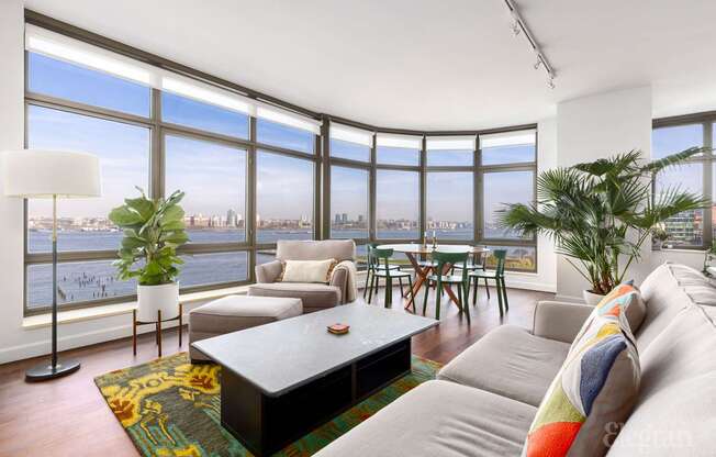 1 MORTON SQ