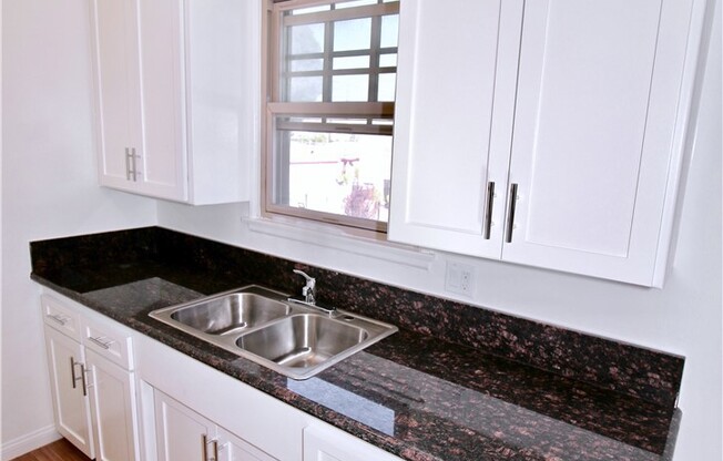 2 beds, 1 bath, 800 sqft, $1,395, Unit 12