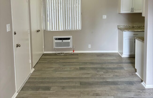 409 N LOS ROBLES AVE