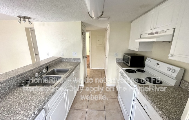 8517 LINCOLN CV DR