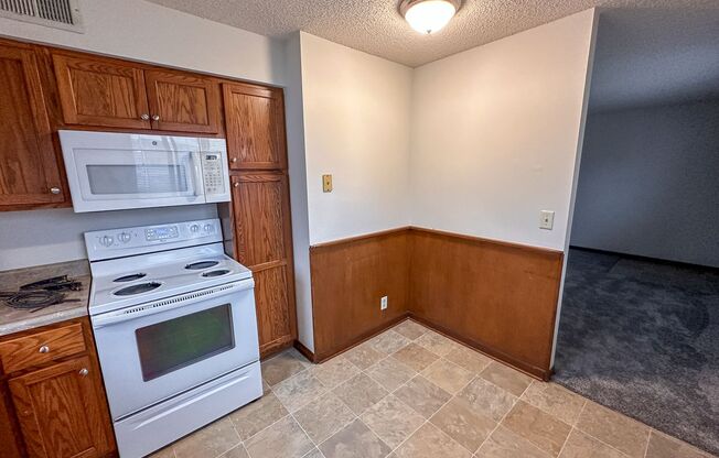 2 beds, 1 bath, 735 sqft, $685