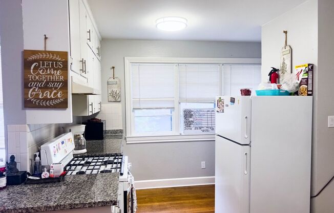 3 beds, 1 bath, 1,261 sqft, $2,300, Unit B