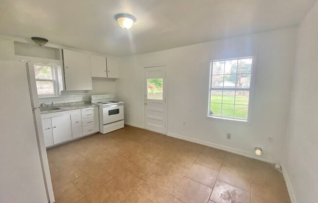 2 Bed 1 Bath Home Now Available!