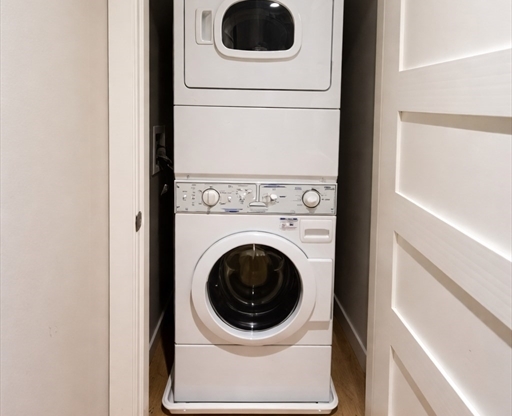 1 bed, 1 bath, 1,040 sqft, $2,400, Unit 142