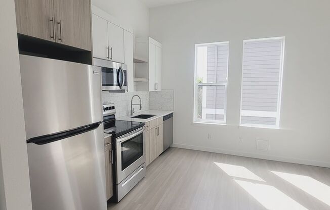 Studio, 1 bath, 326 sqft, $1,265, Unit 16