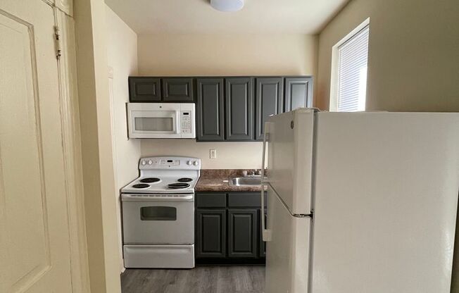 2 beds, 1 bath, 764 sqft, $1,100, Unit Unit 2