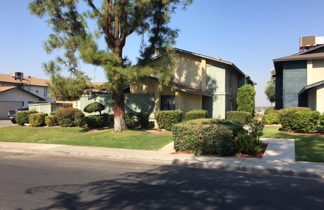 3 beds, 2 baths, $1,595