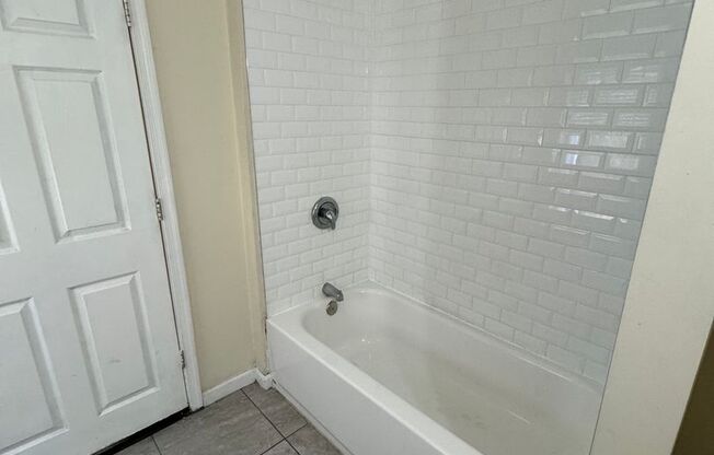 1 bed, 1 bath, $1,050, Unit 235-1