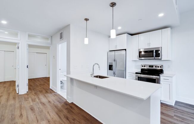 3 beds, 1 bath, 971 sqft, $3,400, Unit 303