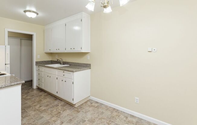 2 beds, 1 bath, 900 sqft, $2,445, Unit 206