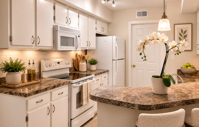 Stunning Forest View from 2/2 Wood Floor Condo close to UCF and Valencia College