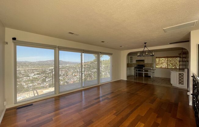 Gorgeous 5 Bed House - Amazing View!