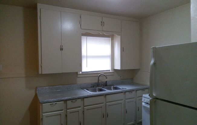 Charming 2-Bedroom Home Near Downtown San Antonio