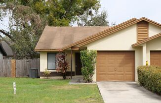 2 bed 2 bath 1/2 duplex in Longwood!