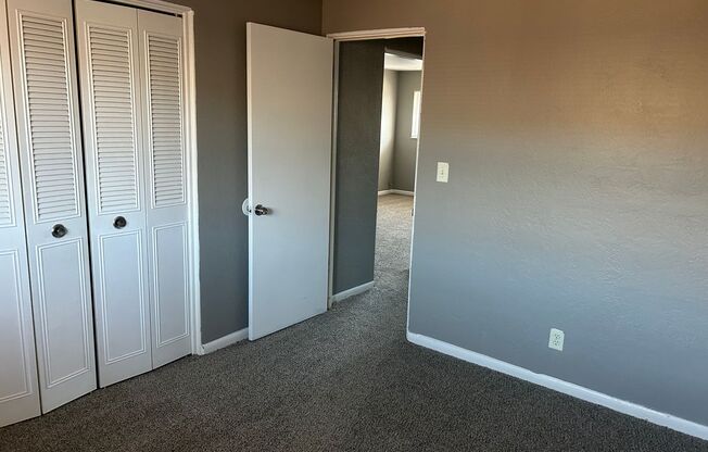 2 beds, 1 bath, 750 sqft, $1,070, Unit B02 1016 17