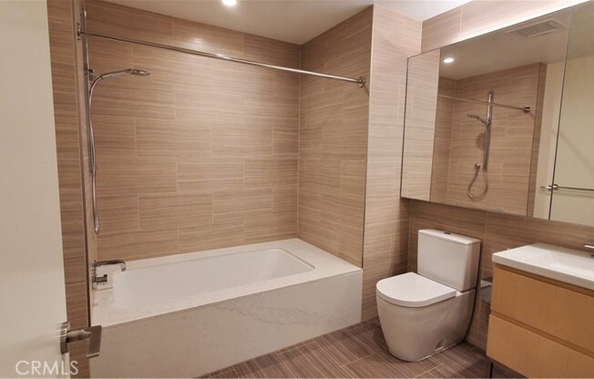 1 bed, 1 bath, 695 sqft, $2,700, Unit 2403