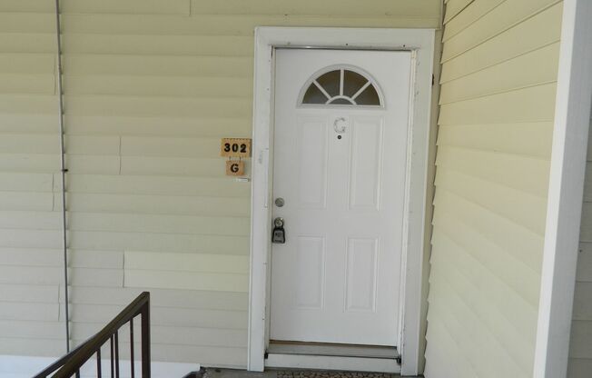 1 Bed / 1 Bath Condo with Balcony – Seminole County – Water Included!