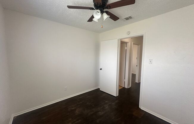 3 beds, 1 bath, $1,500, Unit UNIT 4