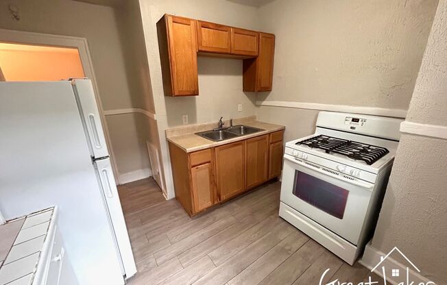 1 bed, 1 bath, $600, Unit 9932 Lawton Unit L7