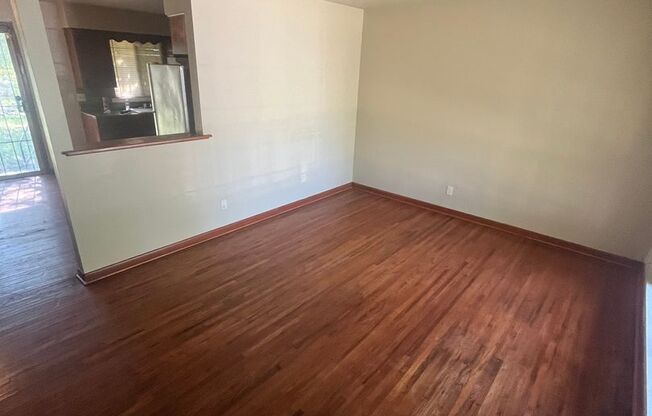 3 beds, 1 bath, $1,300