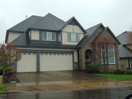 5 Bedroom 3 full bath - 3 car garage - Fenced yard