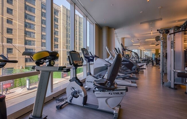 1 bed, 1 bath, 612 sqft, $4,300, Unit 21G