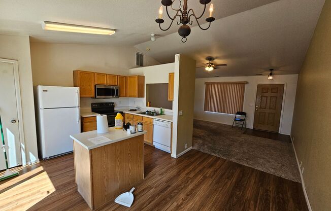 Charming 2 Bed, 2 Bath in Stetson Hills!