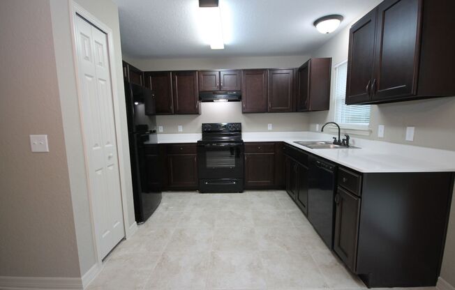 3 beds, 2 baths, $1,599