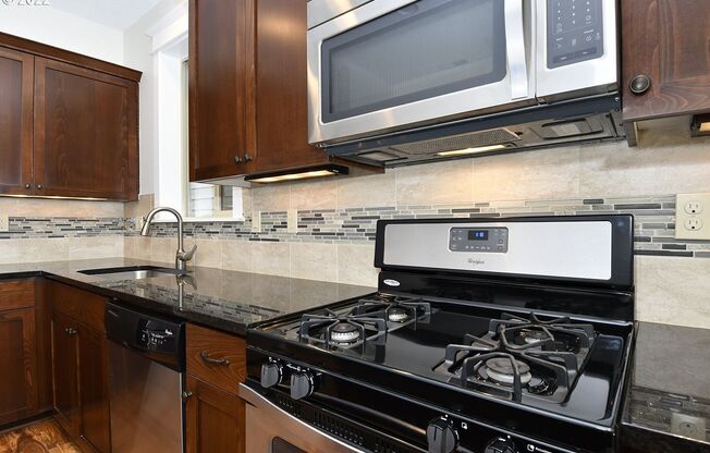 3 beds, 2.5 baths, $2,595