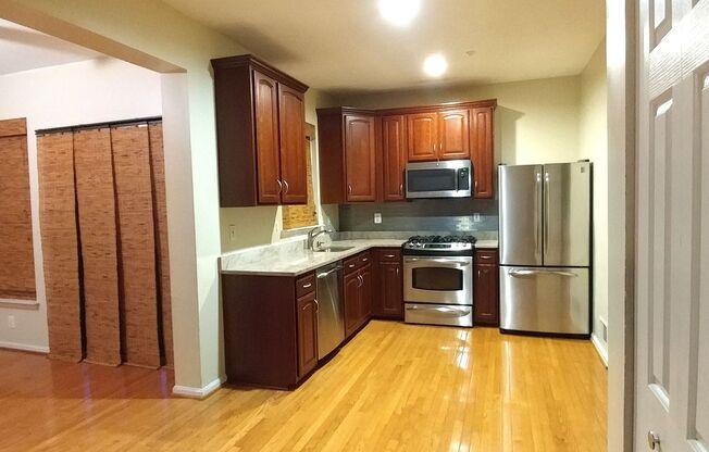 3 beds, 2.5 baths, $2,500