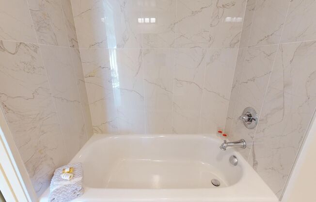 Studio, 1 bath, 350 sqft, $2,740, Unit 345 6th St, Unit 805