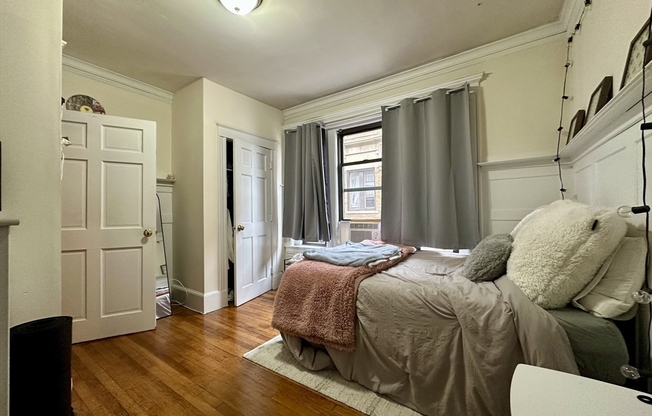 3 beds, 1 bath, 1,000 sqft, $5,500, Unit 14