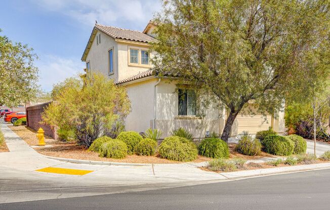 Immaculate 3 bedroom+ den!