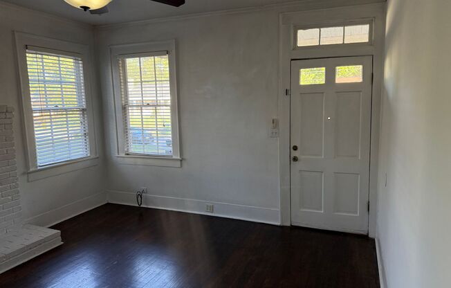 3 beds, 1 bath, $995